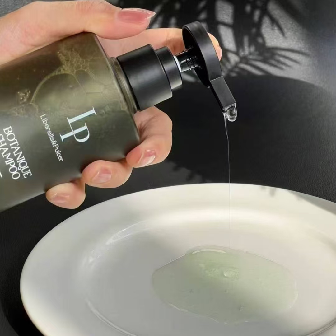 洗发水背后的酸碱秘密： 为何选择弱碱性更护发？