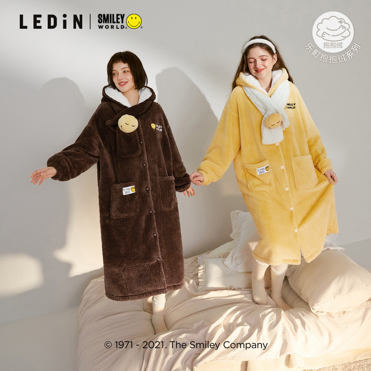 Lemachi x SMILEYWORLD ® smiling face sleeping robe women's winter long version of home cuddly winter coral suede lovers