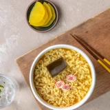 Карри мгновенная лапша ферма сердце карри Uwin -хладнокровная лапша 103G Импортная рамена Бесплатная приготовление пищи -основная пищевая продукция корейская закуска корей