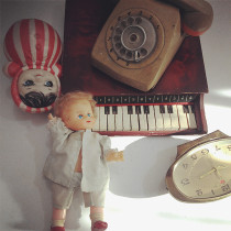 Antique Collections Vintage Antique Dolls Loneliness Watch Phone Pendulum of Vintage Watches