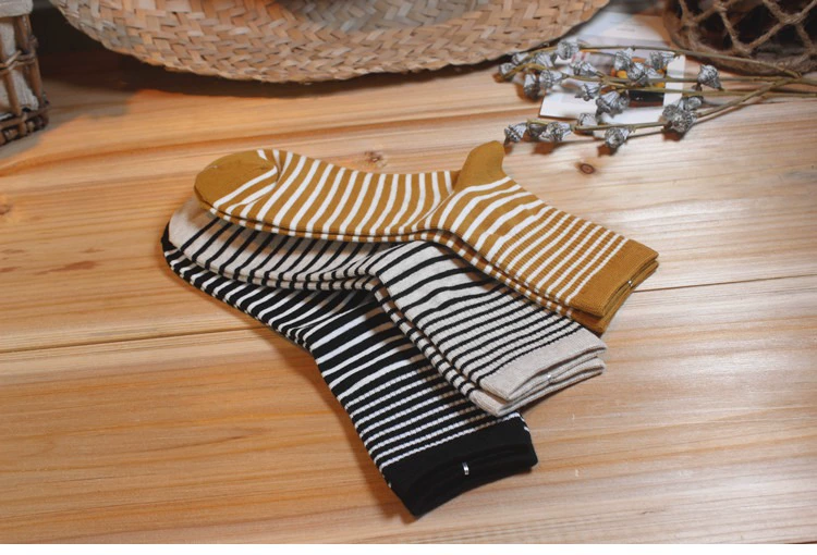 Vớ mùa thu cotton nữ Nghệ thuật retro Nhật Bản vớ của phụ nữ chải bông pinstripes cọc cơ bản của vớ nữ vớ - Vớ sợi tre tất cao cổ nam