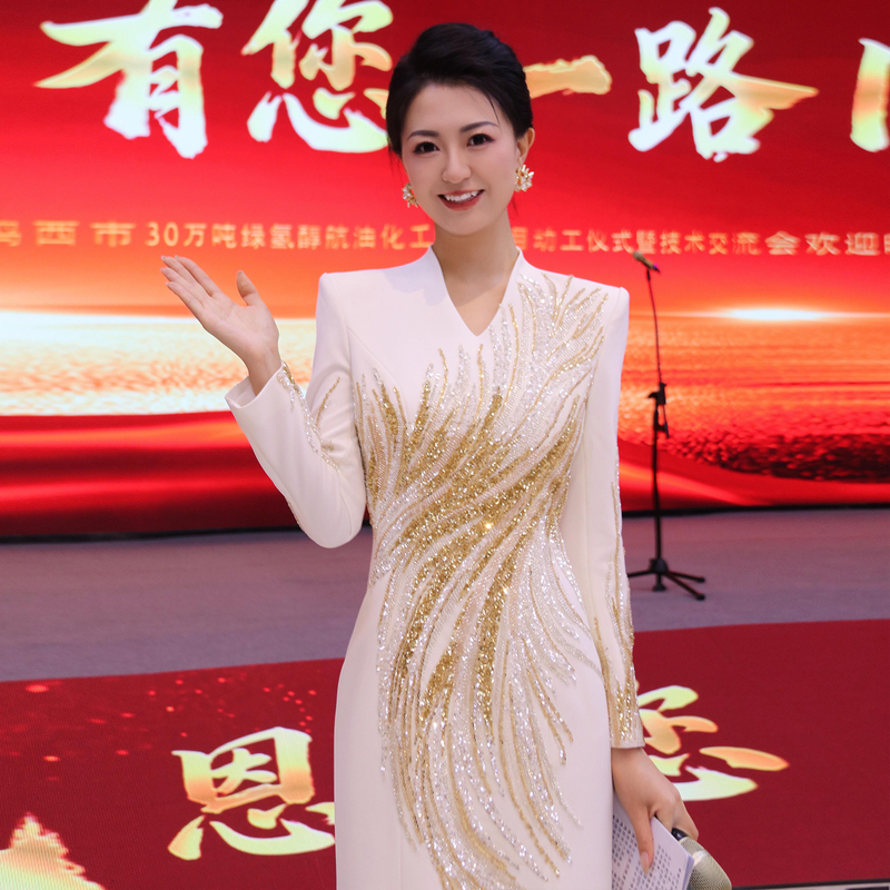 Evening Gown with Sophisticated Craftsmanship, High-End Feel, Ethnic Vocal Performance Attire, Long Dress for Hostess at Banquet, Dignified and Elegant Evening Gown with Sophisticated Craftsmanship, High-End Feel, Ethnic Vocal Performance Attire, Long Dress for Hostess at Banquet, Dignified and Elegant