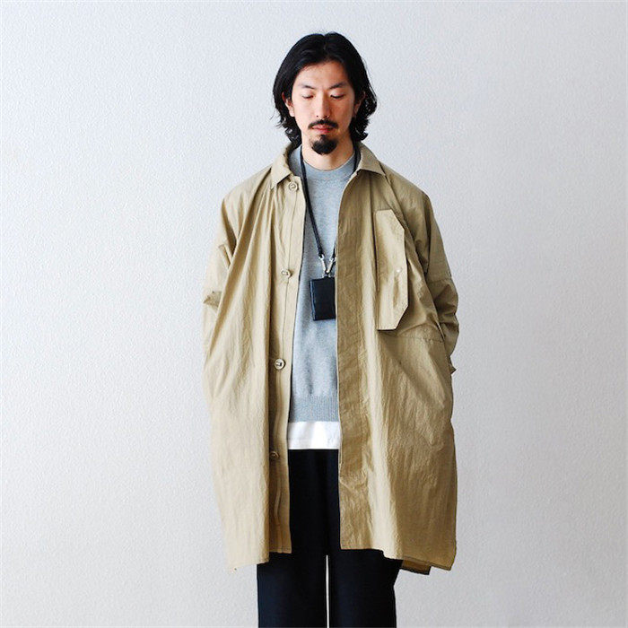 The CMF Outdoor Garment STAIN COAT 22SS long version can be used for thin windshirt