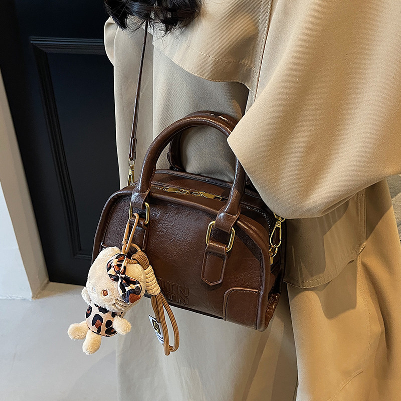 Осенне-зимняя популярная женская сумка, новинка 2025 года, модная универсальная сумка-мессенджер на одно плечо, высококачественная бостонская сумка