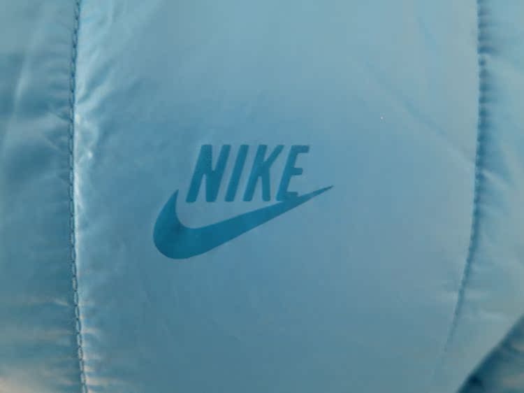 Giải phóng mặt bằng NIKE PITCH PADDED mùa thu và mùa đông của phụ nữ áo gió mỏng ấm áp quần áo thể thao và áo khoác giải trí 418544 - Quần áo độn bông thể thao áo phao nữ hàn quốc