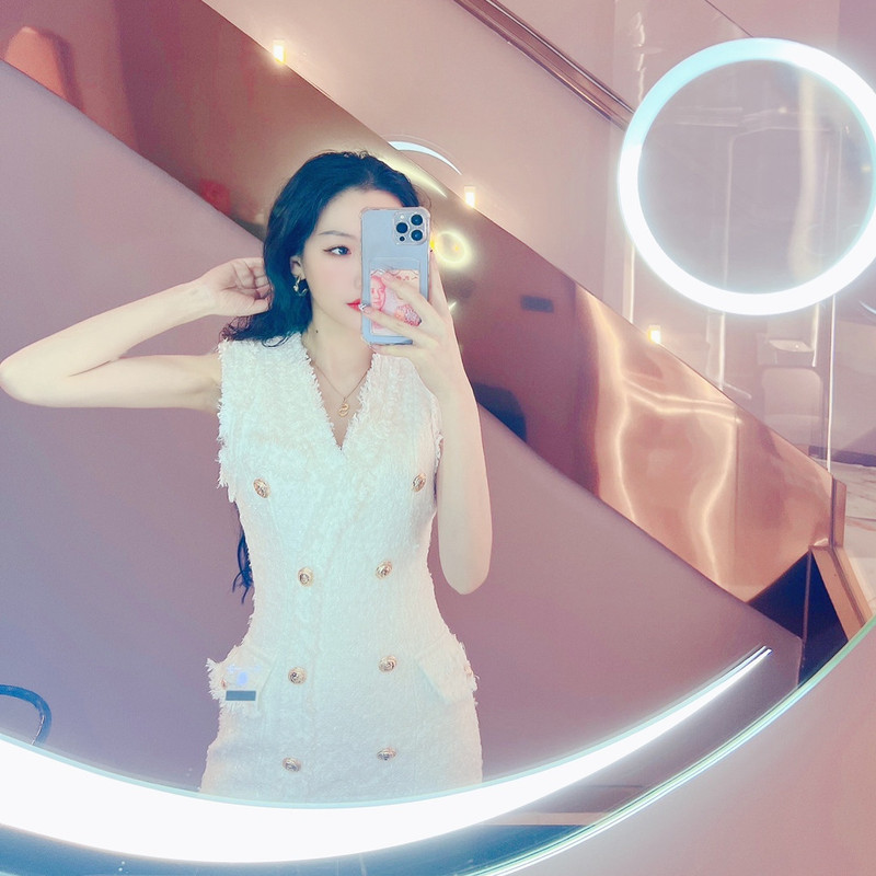New Style Chanel-Inspired Song Zhiya White Tweed Sleeveless Double-Breasted Vest Suit Dress