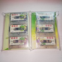 Genuine junior high school students listening to English audio tapes English story articles extracurricular reading aloud with tape