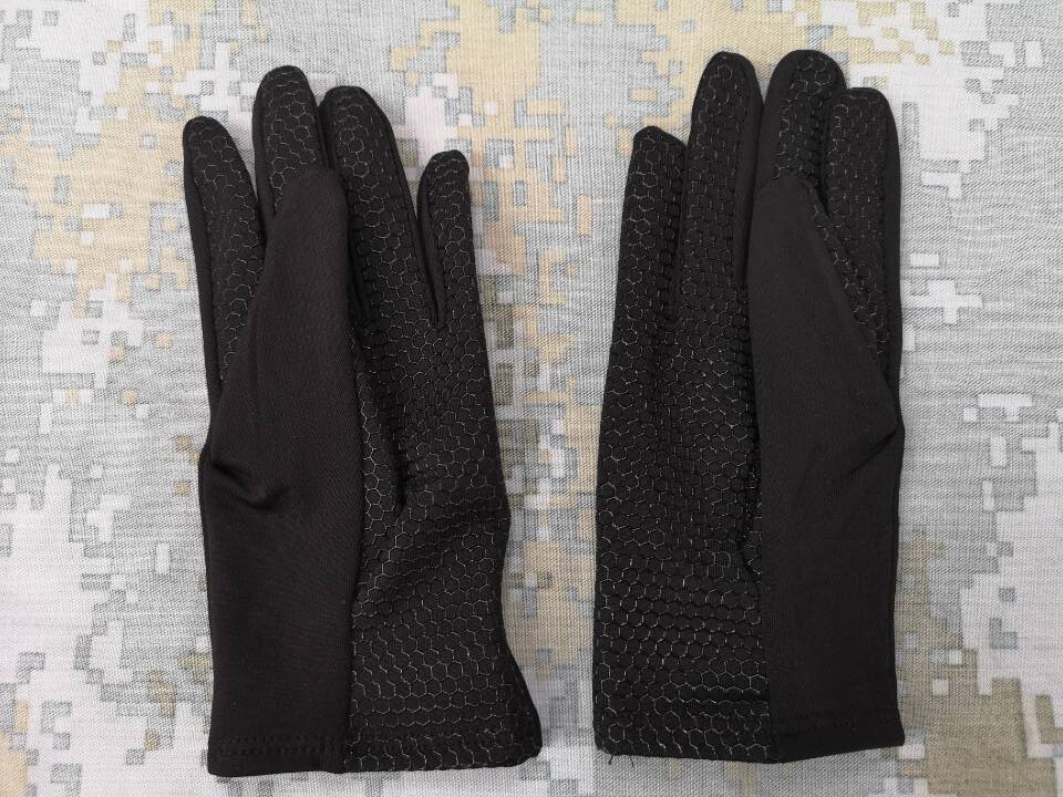 A total of 4 cold-proof fur gloves riding gloves winter goatskin gloves
