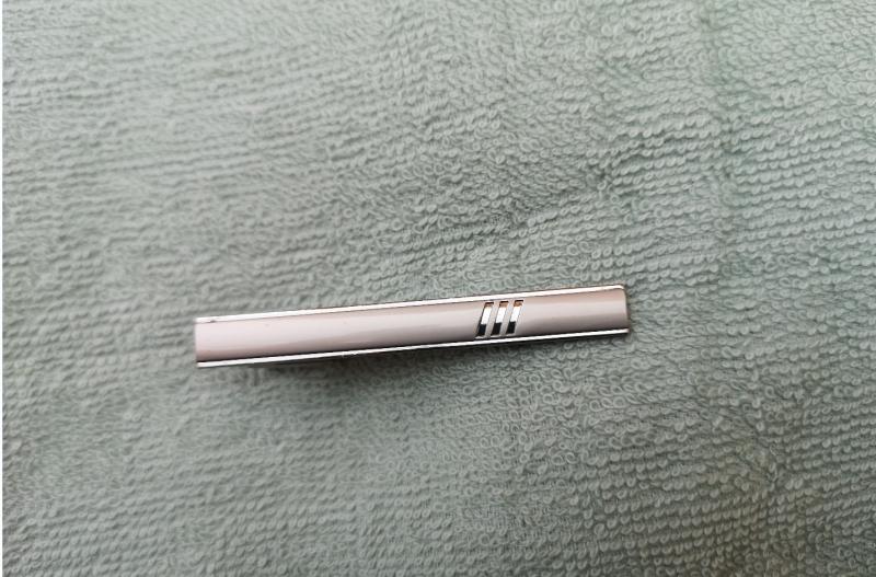 2 necktie with 2 styles and colors with delicate collar clips silver and gold