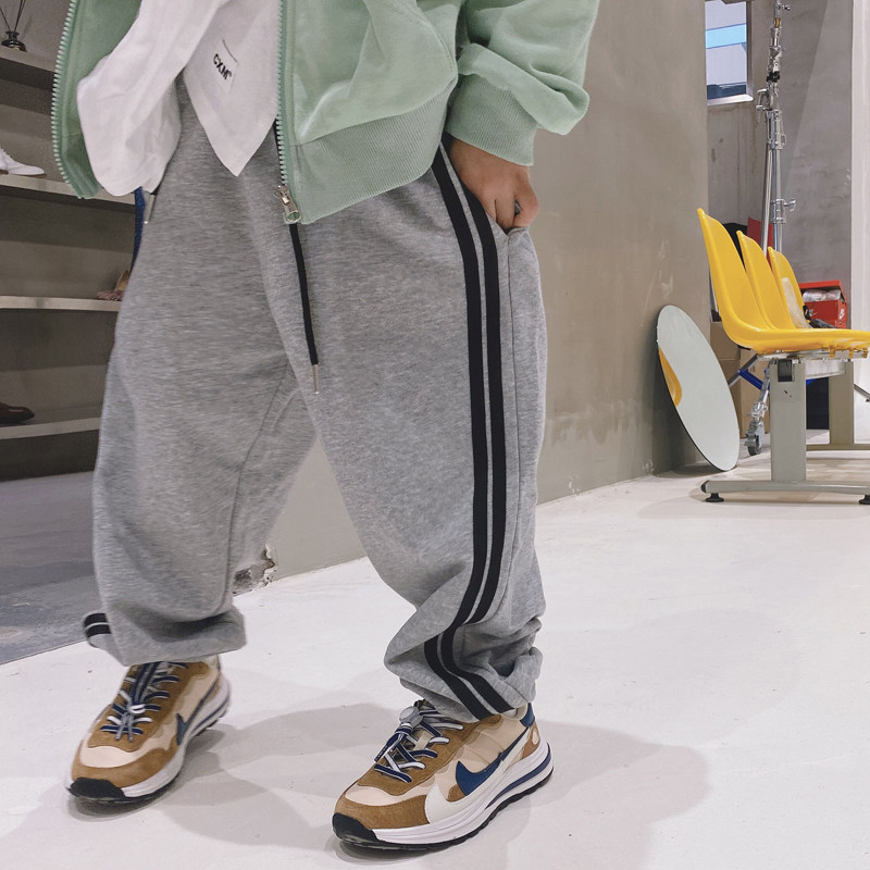 2022 Spring Dress New Children's Clothing Casual Pants Day Tetide Korean Version Loose Pure Cotton Boy Sports Pants 100 Hitch Pants