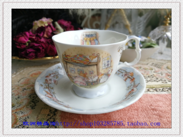 UK 1999 Royal Dolton Brambly Hedge Mouse Moving the annual series of tea sets 