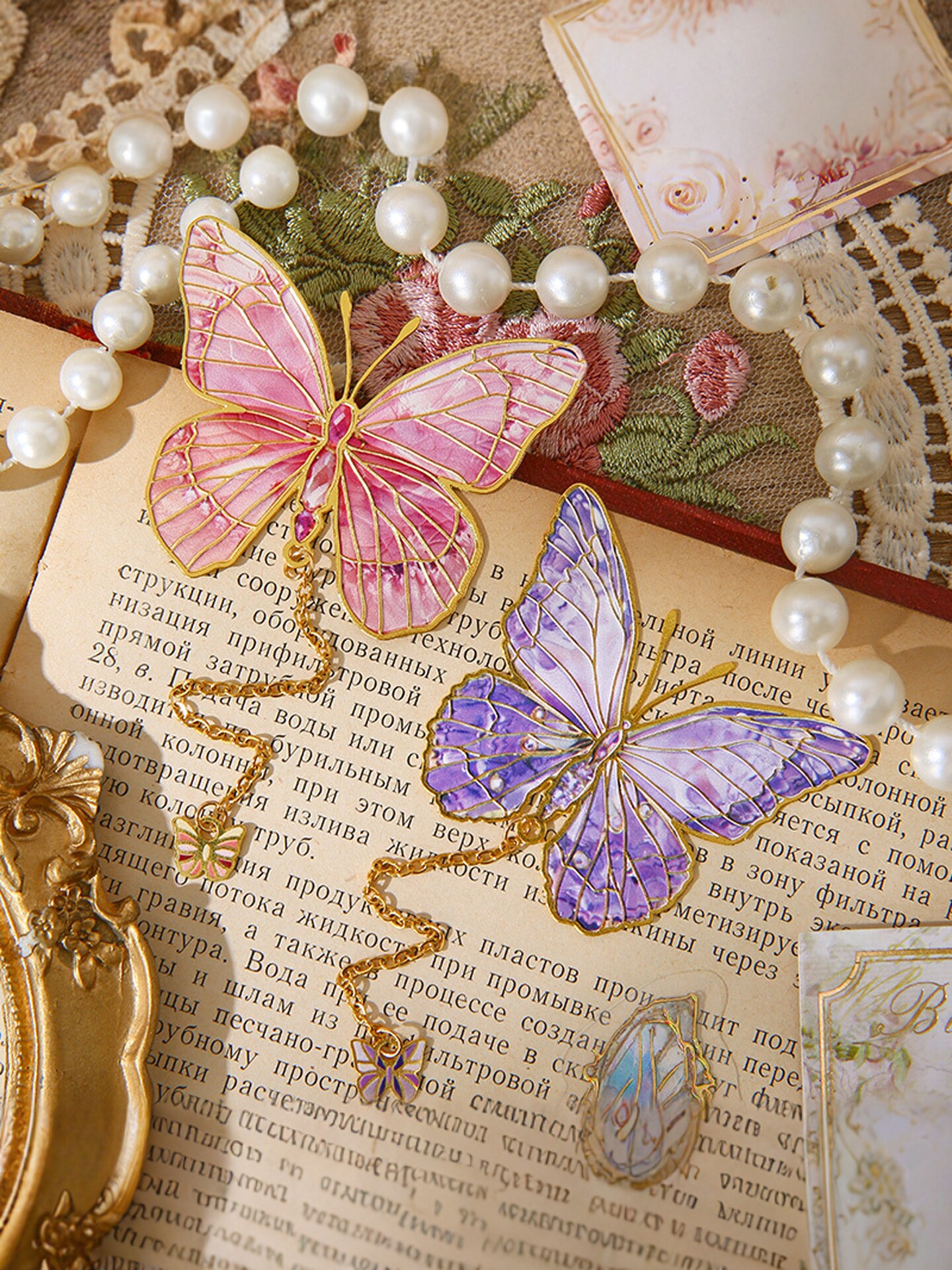 Yujian Eslite Butterfly Language among Flowers series metal bookmarks, a hollow literary brass souvenir for teachers during graduation season