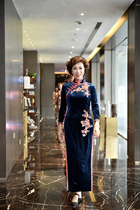 Guest photos and real-life photos of celebrity designers of Valley origin in Shanghai physical store wedding mothers outfit and mother-in-laws dress cheongsam customization