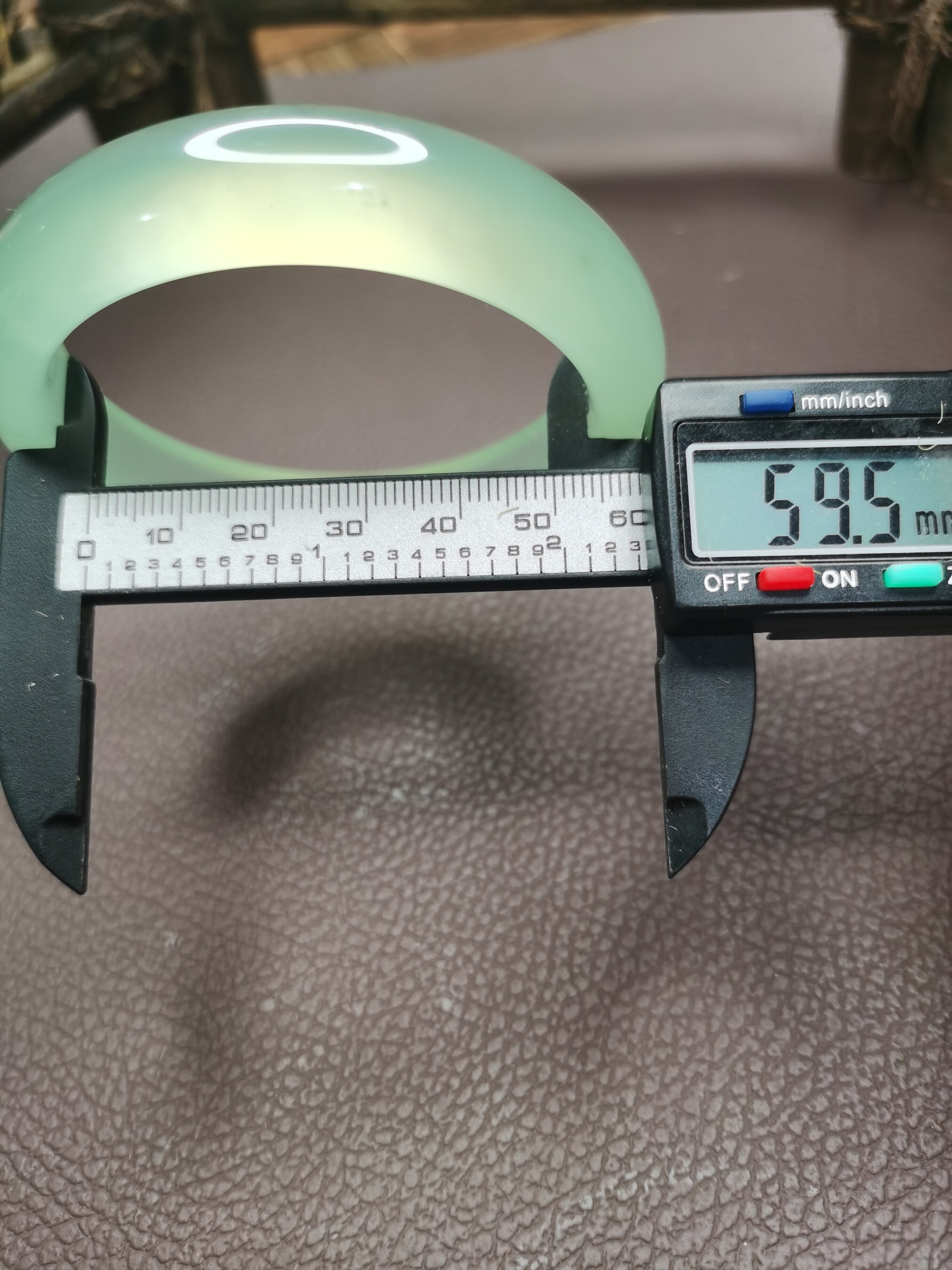 Fat Brother Xiuyu Natural Xiuyu Bracelet Princess Jade Bracelet Oval Bracelet Produces Full Water Dan Green Jade Bracelet