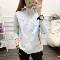 Spring and autumn soft shell womens outdoor mountaineering windproof breathable hooded non-removable couple sportswear jacket tide