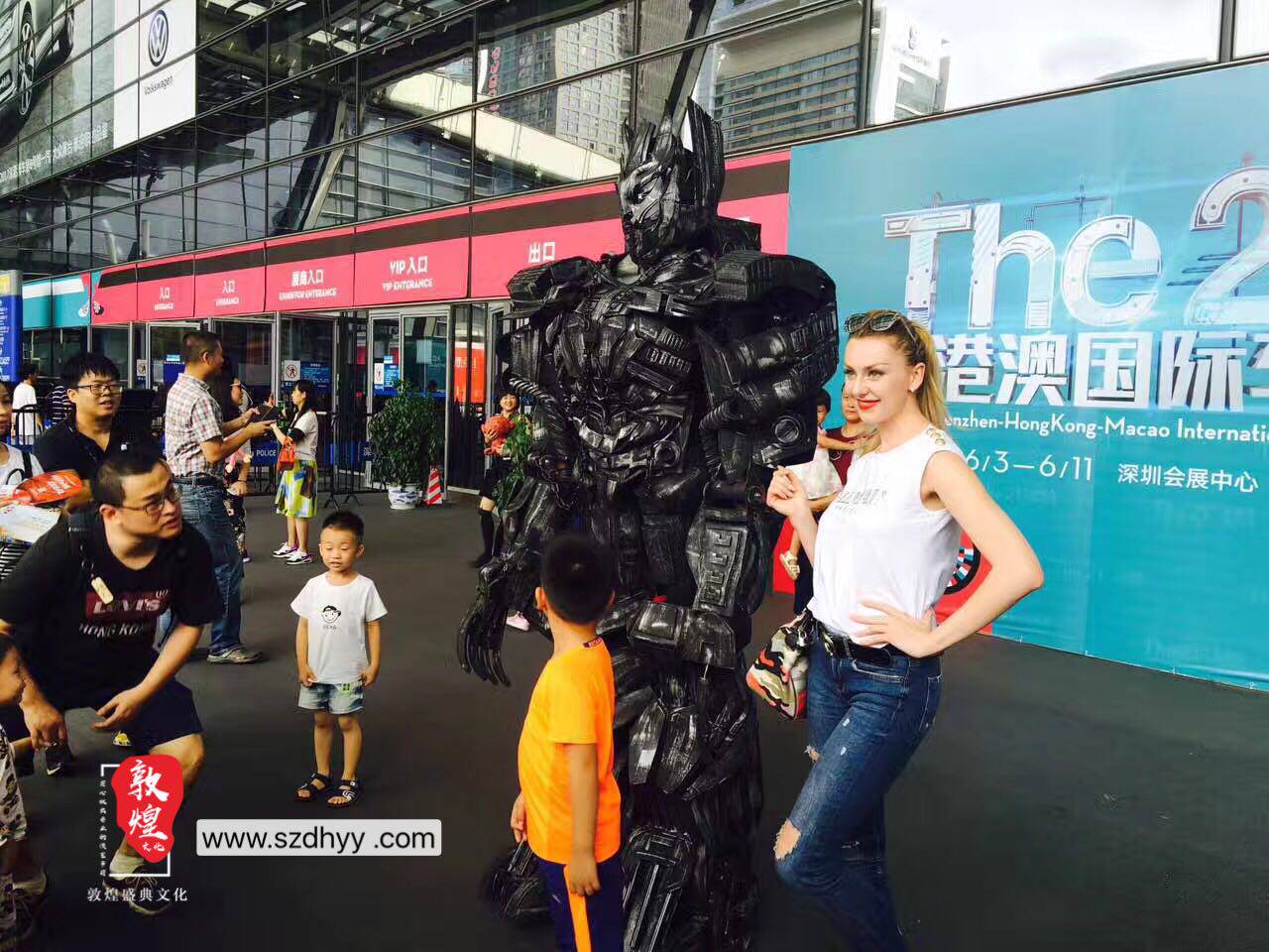 Shenzhen transformers Bumblebee Optimus Prime Megatron can be rented and sold