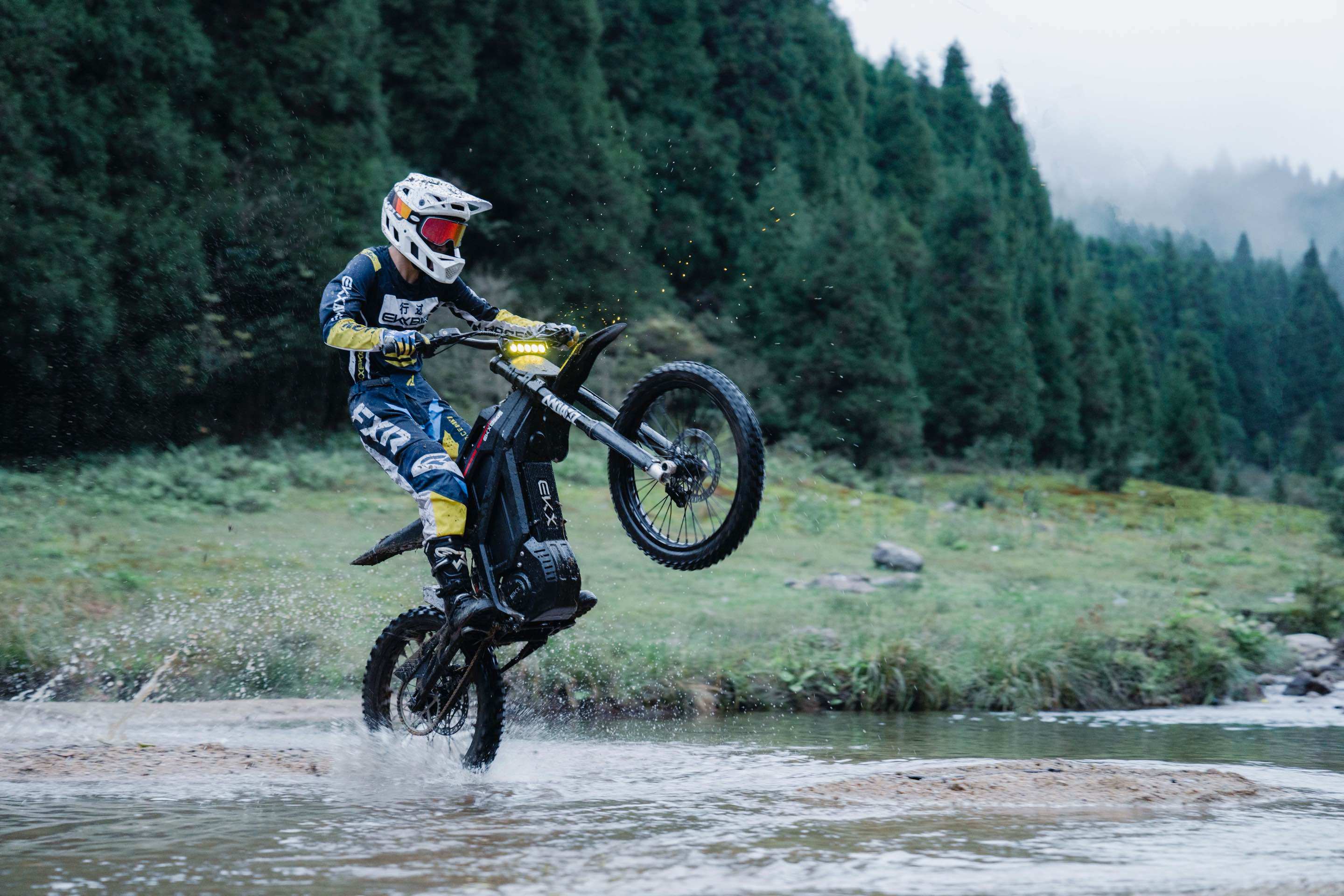 Электрический внедорожный мотоцикл EKXBike M1 серебристый