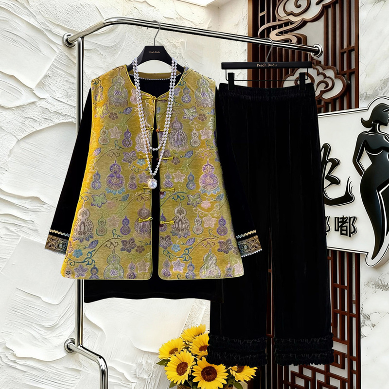 New Chinese Style Plus-Size Women's Clothing 2026 Spring New High-End New Year Vest Velvet Three-Piece Set for Plus-Size Women