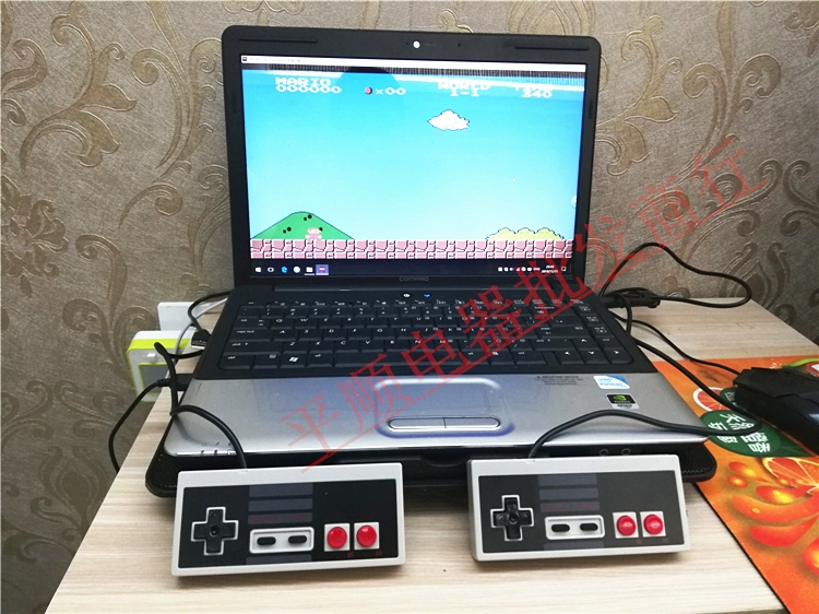 Máy tính xách tay PC màu đỏ và trắng cổ điển Máy chơi trò chơi điện tử Nintendo Nintendo hoài cổ chiến đấu với bộ điều khiển máy tính USB - Người điều khiển trò chơi nút bấm chơi game