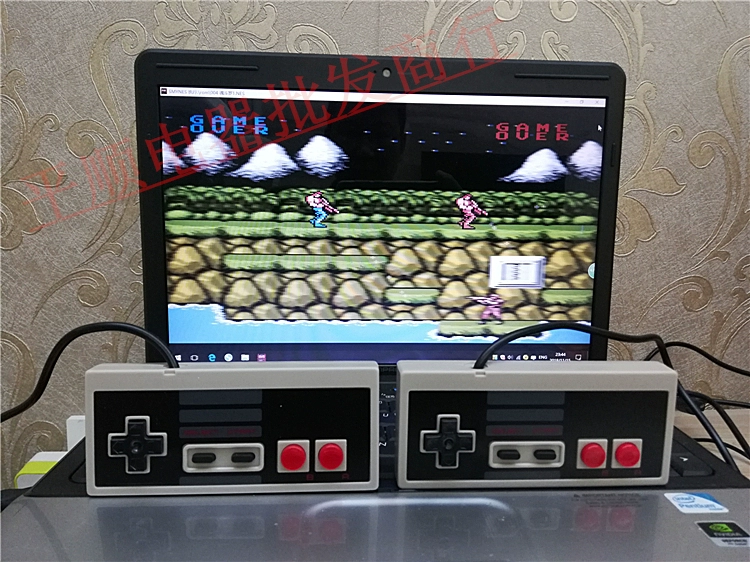 Máy tính xách tay PC màu đỏ và trắng cổ điển Máy chơi trò chơi điện tử Nintendo Nintendo hoài cổ chiến đấu với bộ điều khiển máy tính USB - Người điều khiển trò chơi nút bấm chơi game