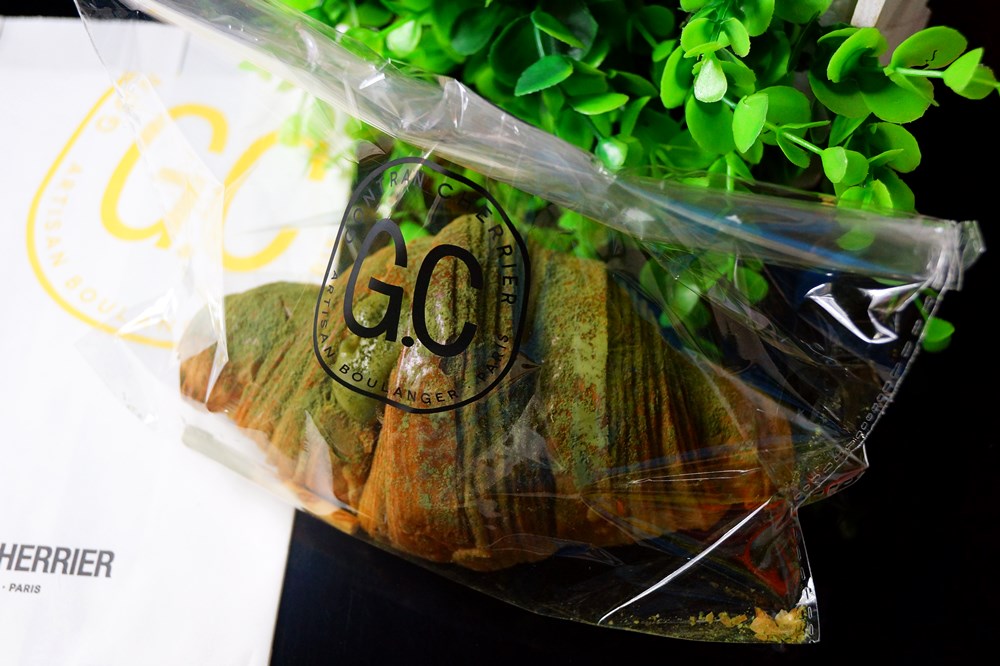 GONTRAN CHERRIER The Wizard of Oz Ham Cheese Oreo Cream Cheese Flowing Croissant Collection