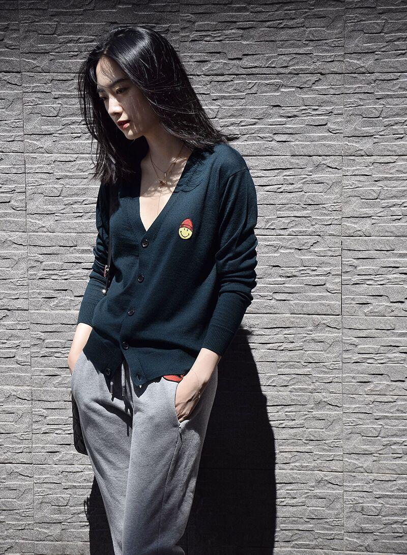 2018 đầu mùa thu mới retro thêu V-Cổ màu rắn dài tay áo len nữ là mỏng len cardigan Y1711 đặc biệt áo cardigan