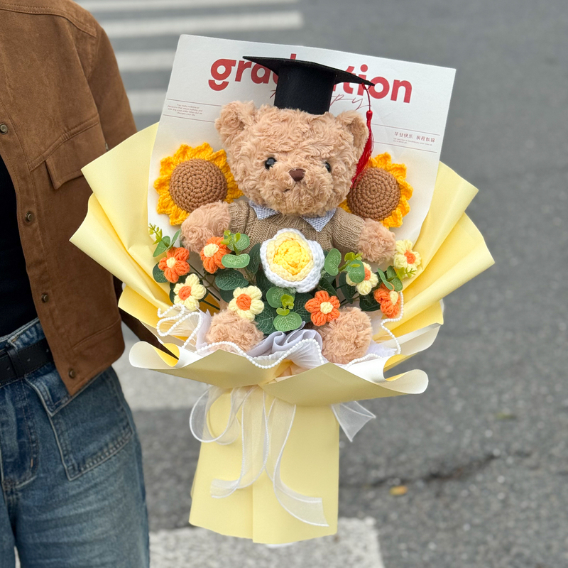 Creative Finished Knitted Yarn Doll Bear Bouquet as a Graduation Season Gift for Students and Adults