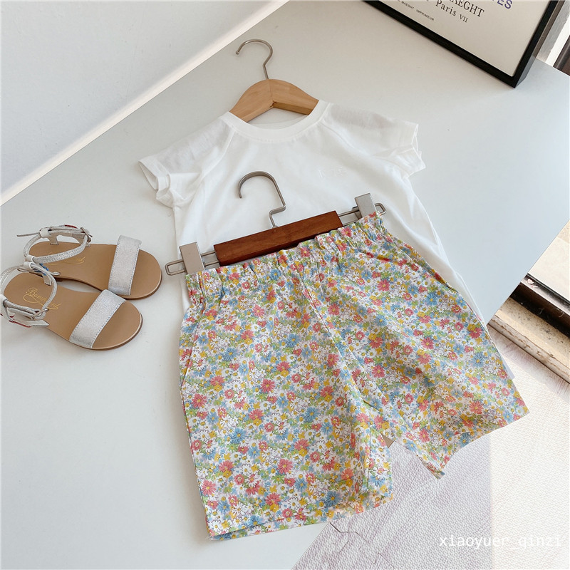 Children crushed flower shorts girls Summer Playboy pants light and thin hot pants 2022 spring and summer new