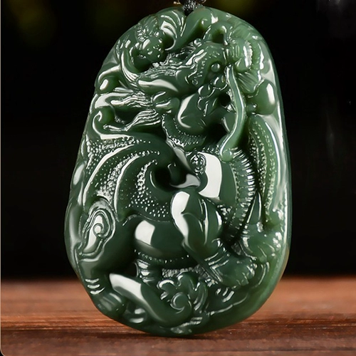 Натуральная подвеска из нефрита