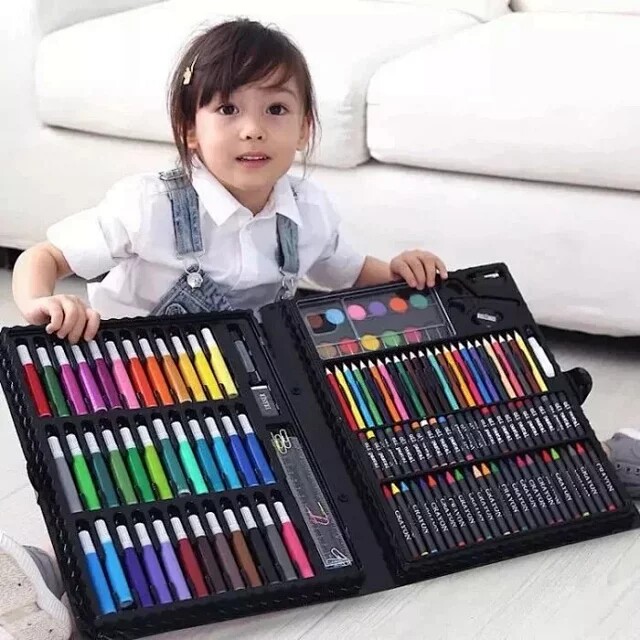 A baby welfare came the children's painting suit 130 paintbrush tools a box is fully taken care of 