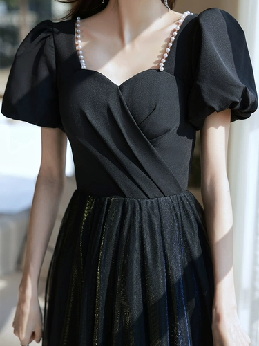 Черное вечернее платье, облегающий крой, 2025 года