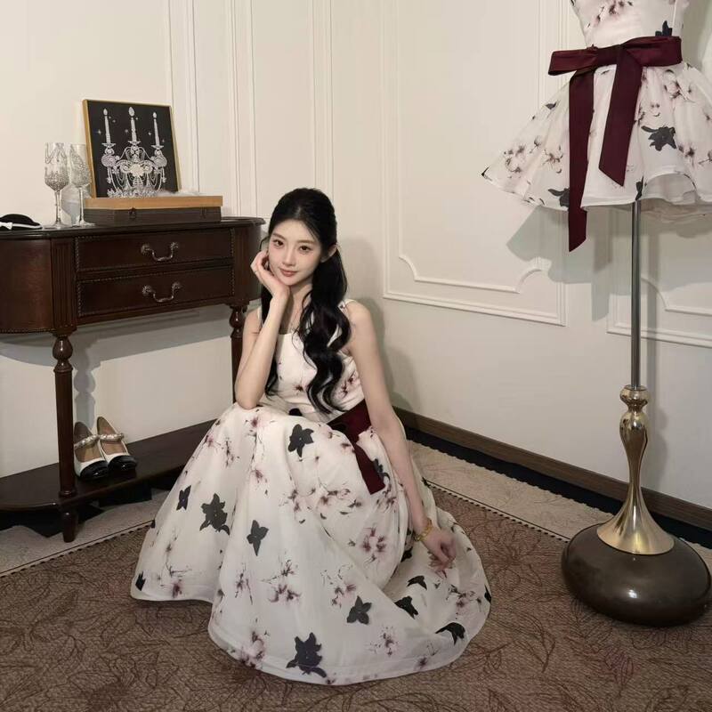 【Moyue Flower Notes】Strawberry-Themed French-Style Elegant Dress with a Gradient Design and Bow Tie 【Moyue Flower Notes】Strawberry-Themed French-Style Elegant Dress with a Gradient Design and Bow Tie