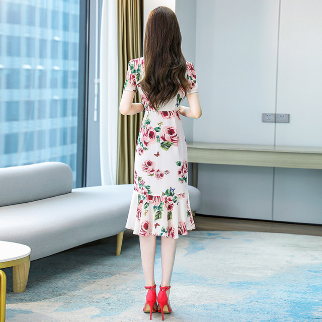 Elegant and feminine V-neck dress women's 2022 summer new light, mature style, thin temperament, mid-length fishtail skirt