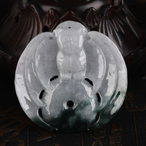 The natural emerald jade fortune is hanging in front of its eyes