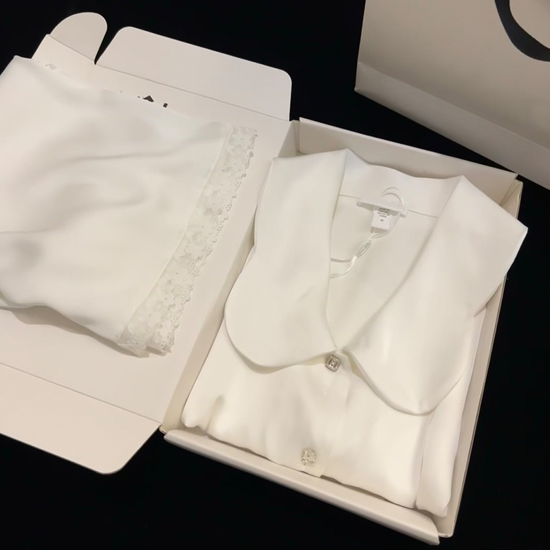Summer New Style Ice Silk Pajamas for Women, White Moonlight Rhinestone with Chest Pad, Short-Sleeved Shorts, High-End Home Wear Set Summer New Style Ice Silk Pajamas for Women, White Moonlight Rhinestone with Chest Pad, Short-Sleeved Shorts, High-End Home Wear Set