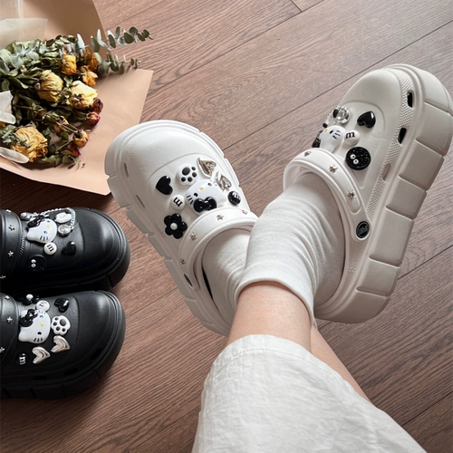 Летние тапочки в стиле Crocs на платформе, мультяшные нескользящие босоножки, женский стиль, подходят для носки на улице, увеличивают рост, закрытый носок