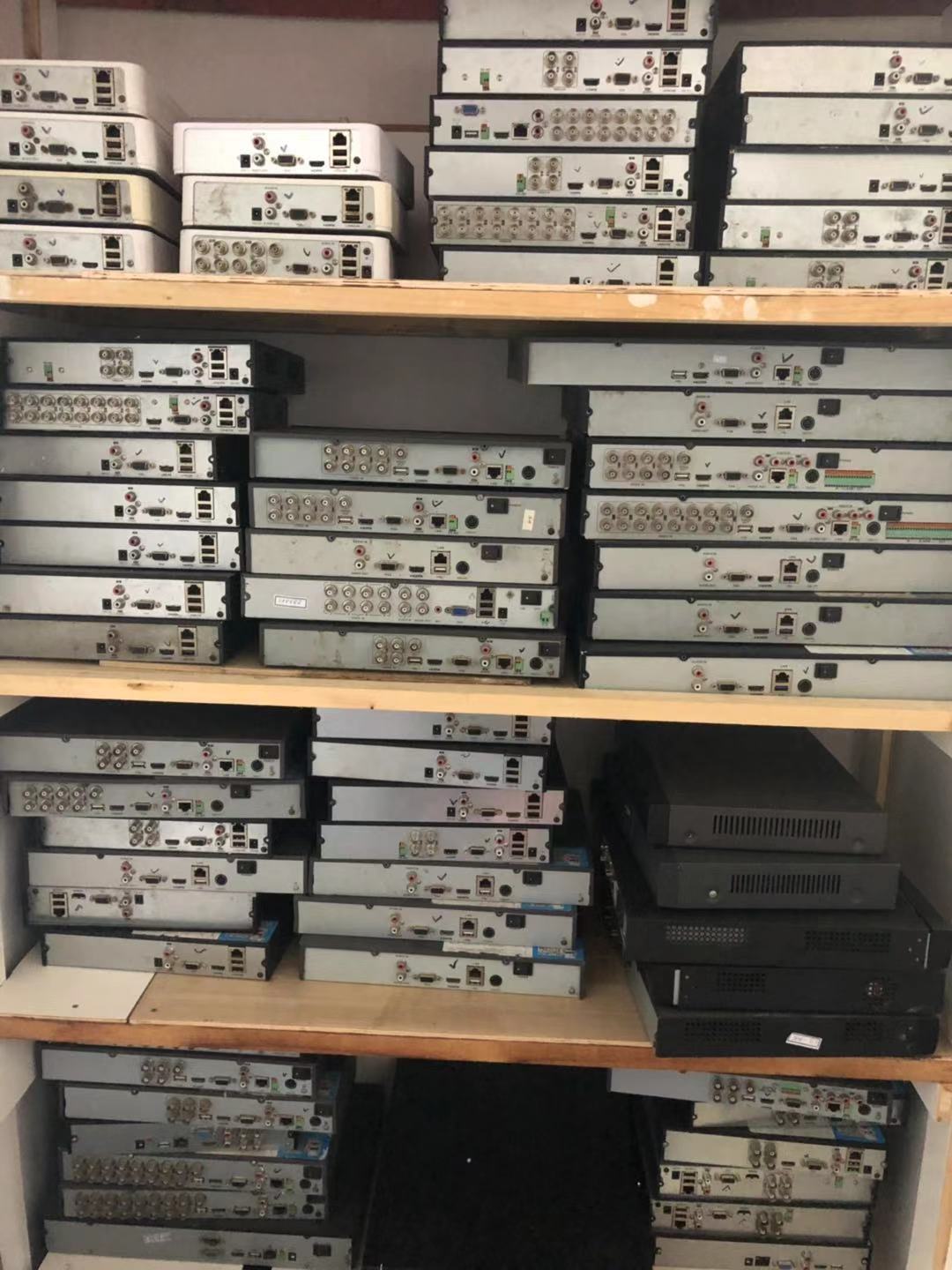 Secondhand 4 8 16 Road monitor analog coaxial hybrid Internet hard disc recorders host