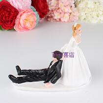 Wedding cake decorated with a little person Wedding gift Festival gift resin swing piece doll doll doll