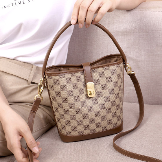 2026 New Hong Kong Brand Handbag for Women, Bucket Bag, Soft Leather Bag, Fashionable Retro Light Luxury Single Shoulder Crossbody Bag for Women