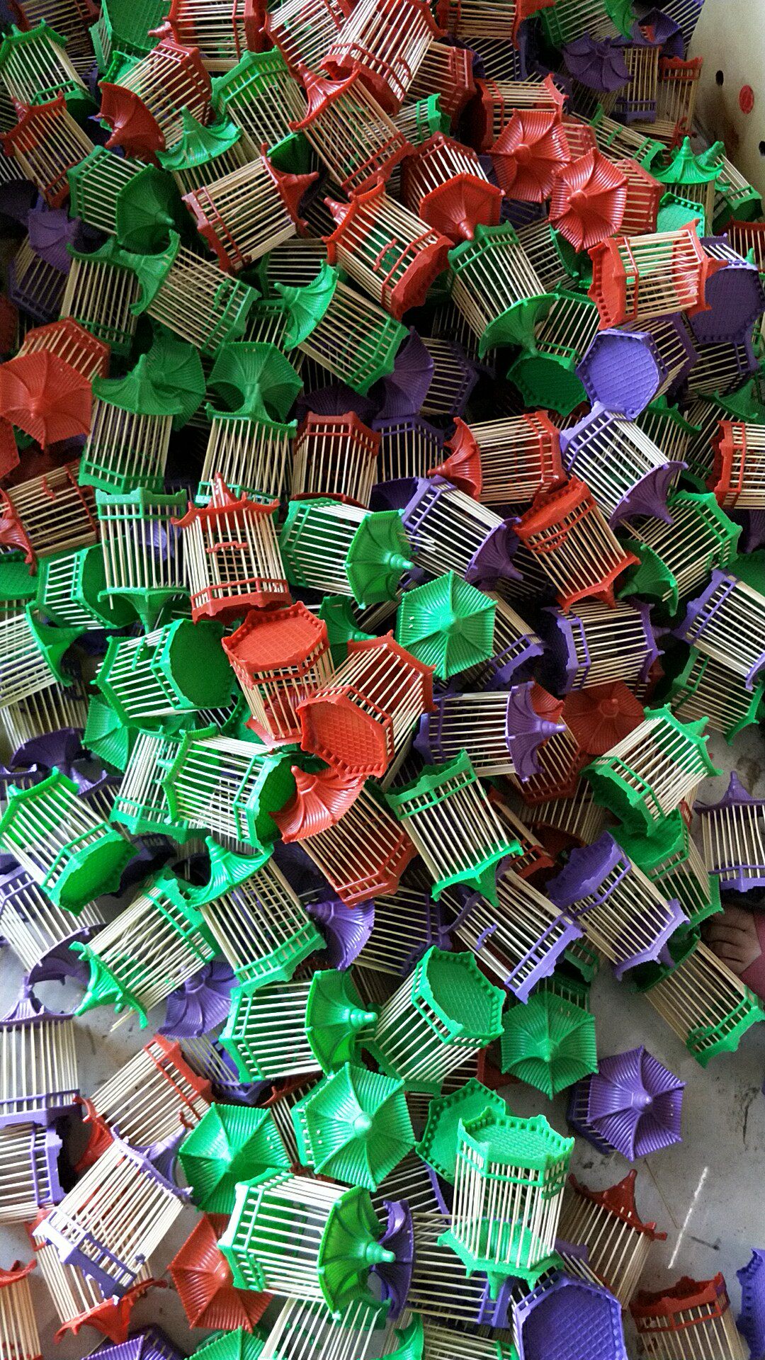 Hexagonal weta cage Handmade homemade bamboo mahogany metal hook Classic song insect utensils Single-layer pavilion-shaped