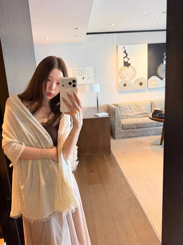 Zhang Ke'Er Oker Genuine Product, Solid Color Simple High-End Scarf with Tassel Design, Atmospheric Shawl