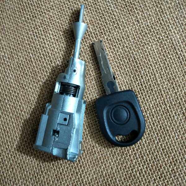 Car lock cylinder Sagitar 13 new left door lock cylinder