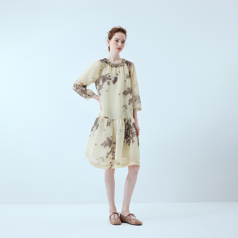 Tea House Style Floral Print Dress with Ruffled Collar and Low Waist, Early Autumn 26, New Oriental Ink Wash Design Tea House Style Floral Print Dress with Ruffled Collar and Low Waist, Early Autumn 26, New Oriental Ink Wash Design