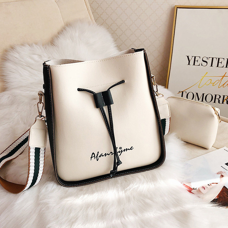 The bag girl 2023 new Han Edition senior students bucket bag with one shoulder slope bag