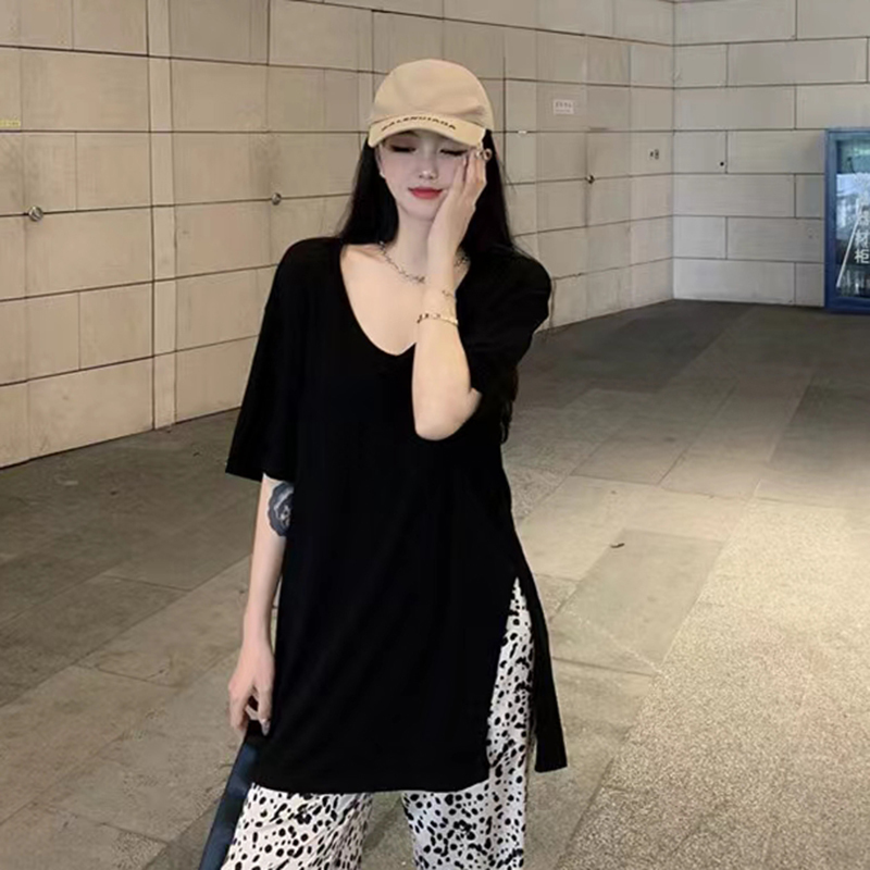 Low-Neck Collarbone Black T-Shirt for Women, Short-Sleeved, 2026 New Summer Loose Long Style with Slit, Sexy Pure Desire Style V-Neck Top