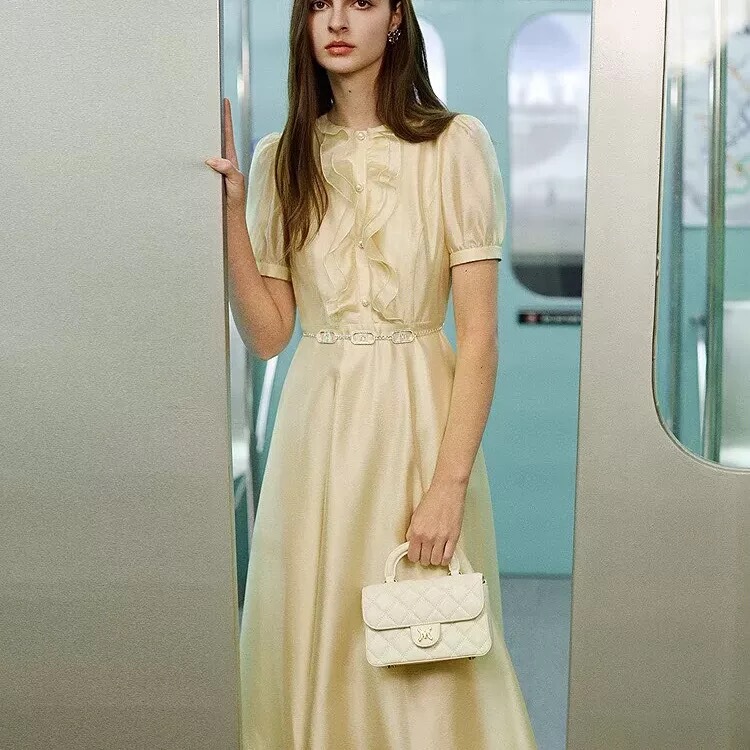 Mozuo 2026 Summer New Romantic Style Waist-Cinching Dress with Ruffled Collar and Puff Sleeves