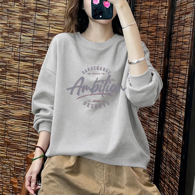 High-End Gray Cotton Casual Stylish Slim-Fit Top with a Fashionable Simple Round Neck Design for Women