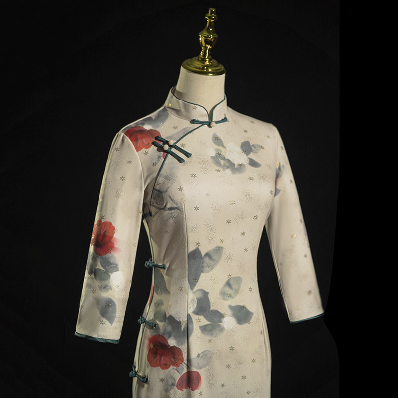 China Wind Qipao 2022 New Young HIGH-END TEMPERAMENT RETRO Flowers Long Sleeves Improved Woman Spring Autumn