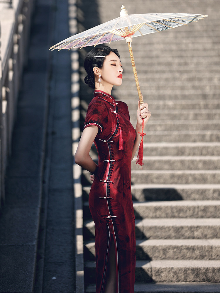 Wine Red Qipao 2021 New Improved Retro Temperament Long Version Mom Foreign Dress Lady Toast Clothing Autumn winter