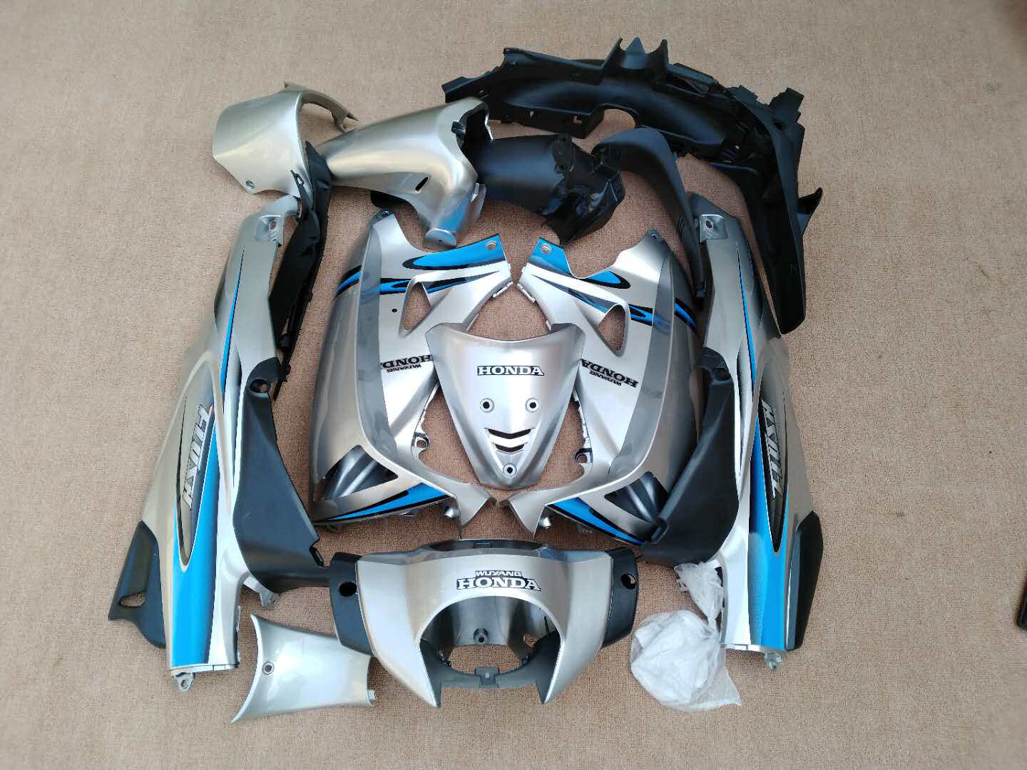 Apply motorcycle accessories Five sheep Honda New Front 125-6 -S Shadow All Car Plastic Shell Windscreen